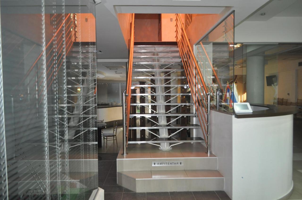 Каштел Pancevo Hotell Eksteriør bilde