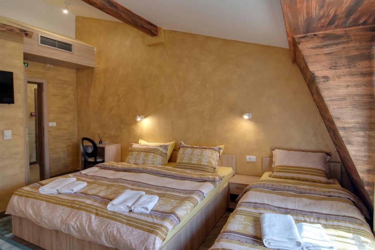 Каштел Pancevo Hotell Eksteriør bilde