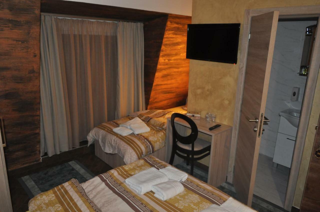 Каштел Pancevo Hotell Eksteriør bilde