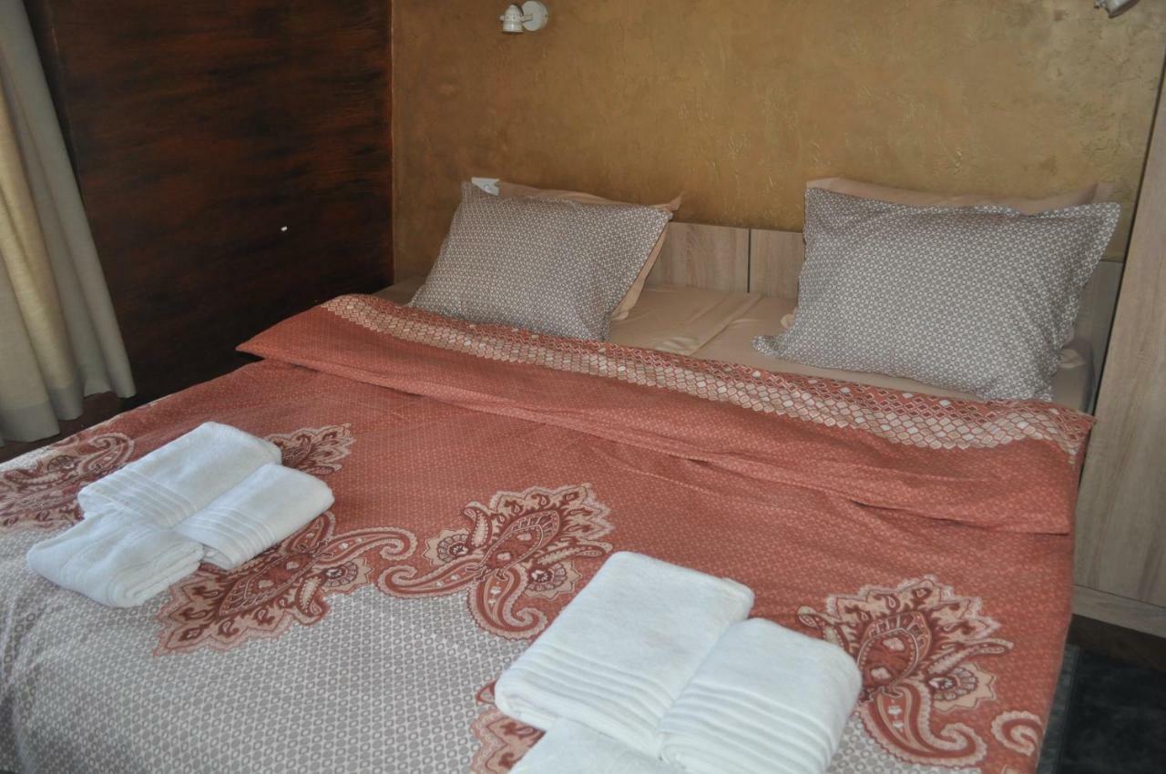 Каштел Pancevo Hotell Eksteriør bilde